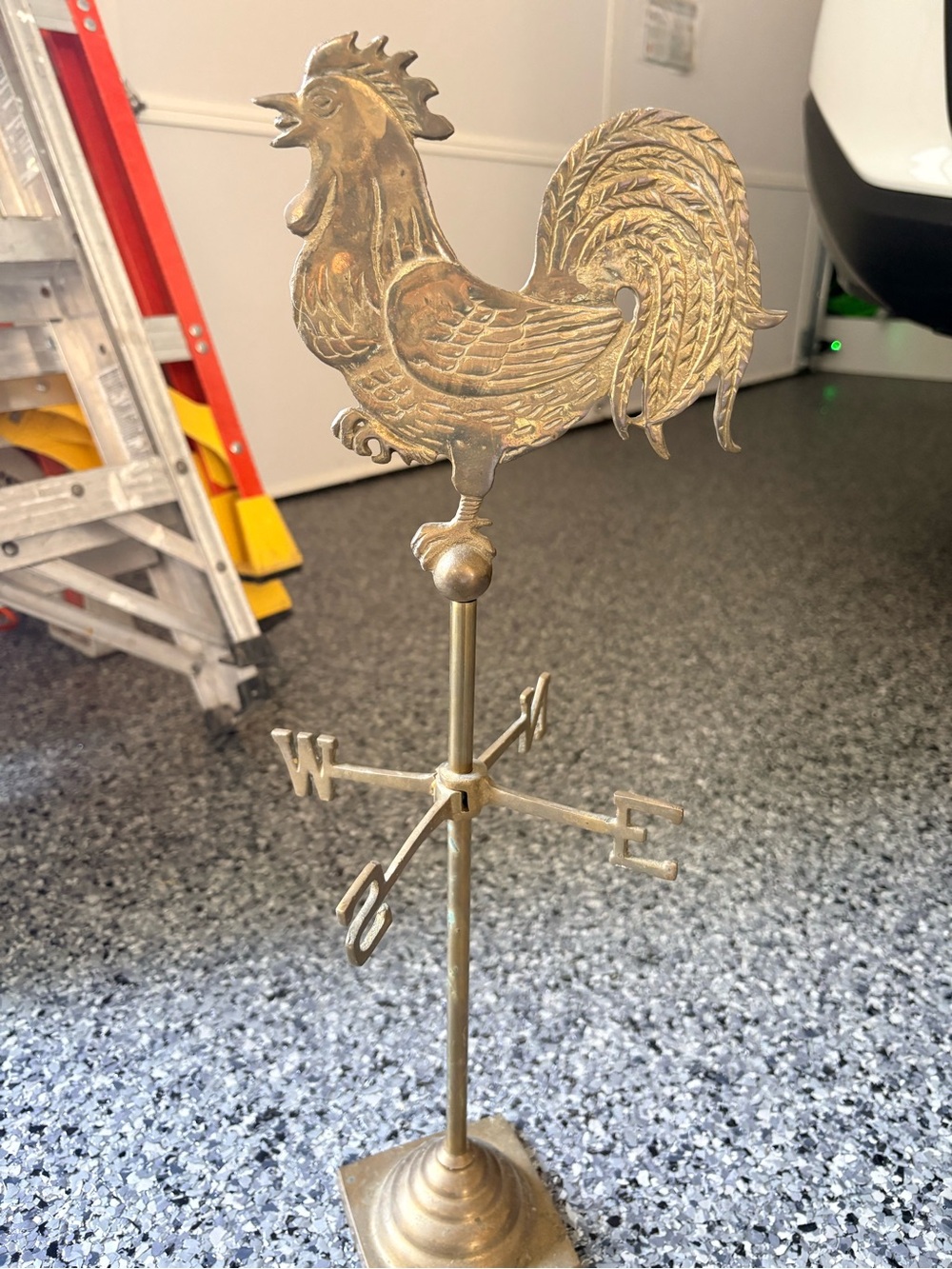 19" Vintage Brass Tabletop Weathervane with Rooster Chicken Vertical Shelf Decor